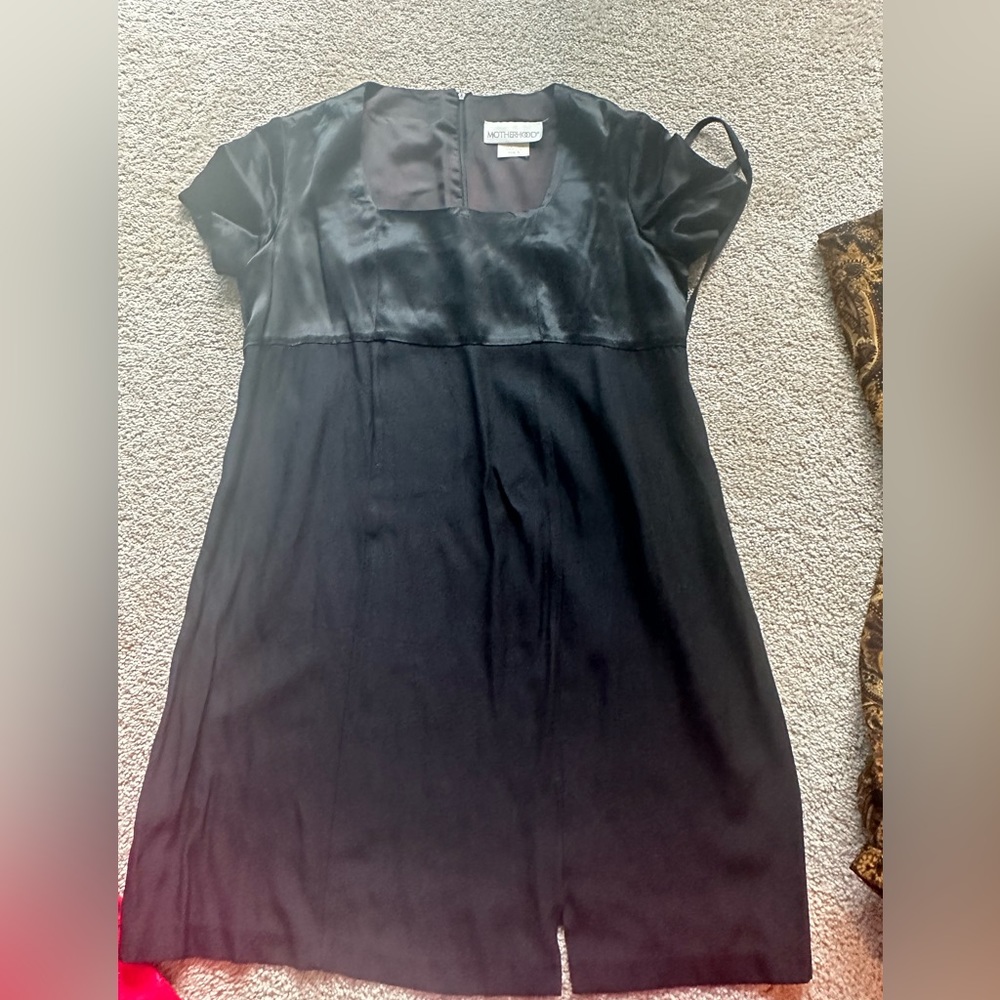 Nice black mid dress size medium . Made in USA